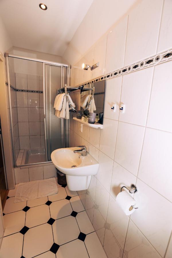 Hotel Restaurant Zagreb Köln Ngoại thất bức ảnh