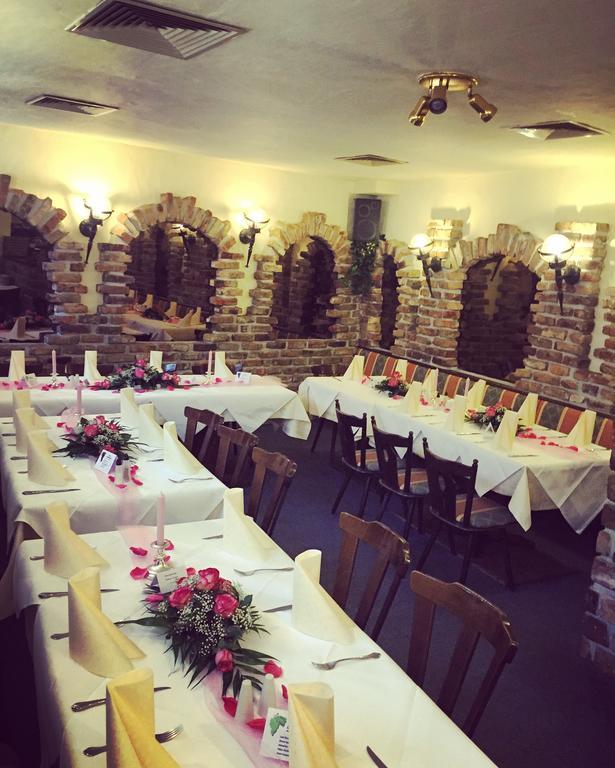 Hotel Restaurant Zagreb Köln Ngoại thất bức ảnh
